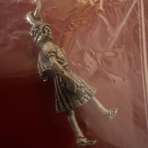 Vintage Keepsake Charm in Genuine Silver-Pewter - Picture 9 of 17